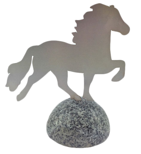 Dekoratives Islandpferd aus Edelstahl auf einem poliertem Granitstein von Karlslund