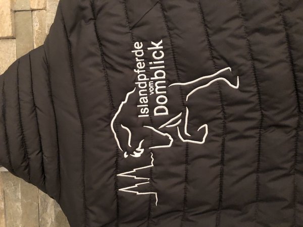 Warme Teamjacke Magna von EQUES mit Islandpferde vom Domblick Logo